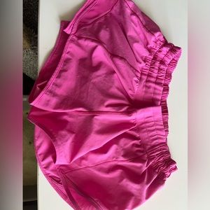 Lululemon hotty hots 2.5” sonic pink size 6